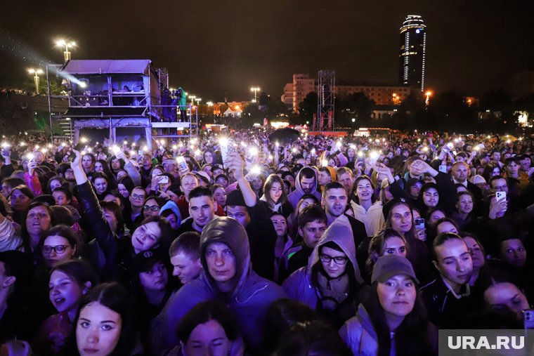 Хедлайнеры выйдут на сцену в 19:00