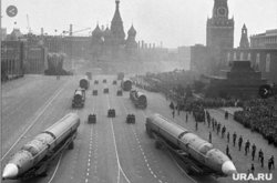 С 1965 года 9 мая вновь стал выходным и получил масштабный характер — с парадами, шествиями ветеранов и массовыми мероприятиями