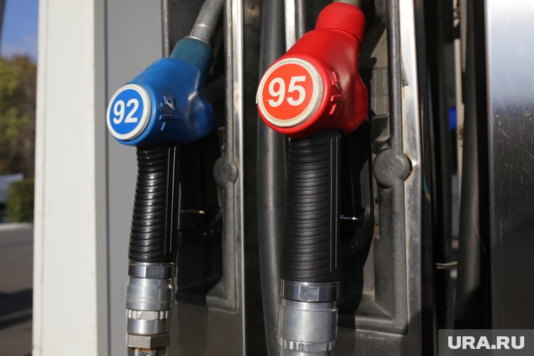В ХМАО 92-й и 95-й бензин за год подорожали на 11%