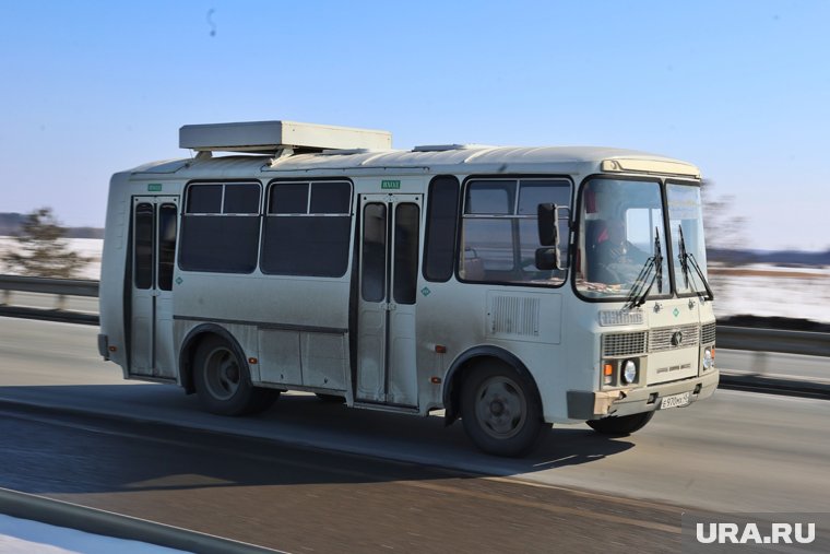 Водитель отказался ехать, пока подростки не выйдут из автобуса