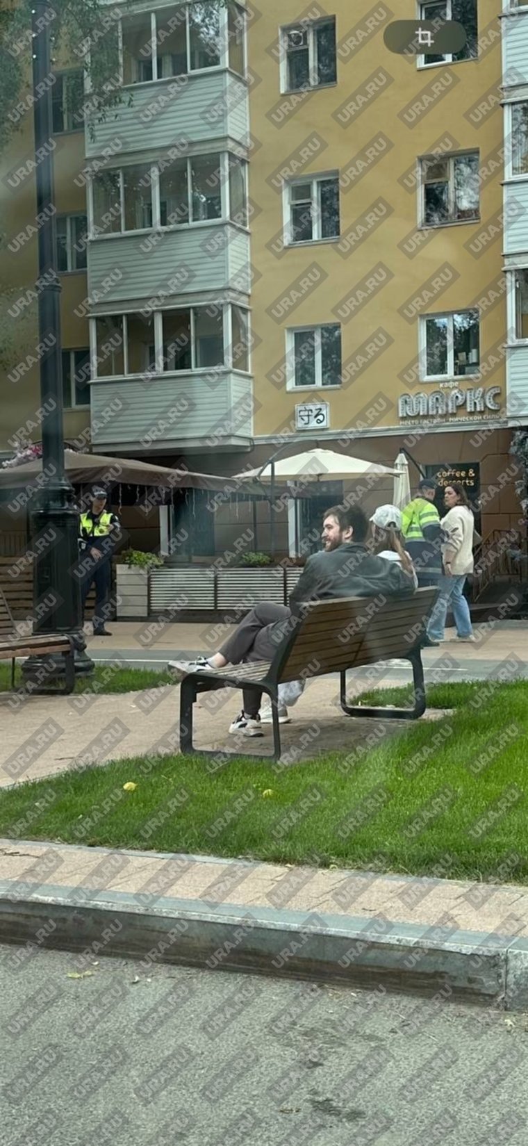 На место приехала полиция и скорая помощь