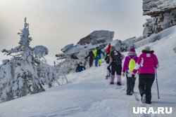 Туристам предлагают отправиться на снегоходах или теплых санях к памятникам природы края