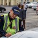 В Тюмени водитель, скрываясь от погони, протащил сотрудника полиции по асфальту. Видео