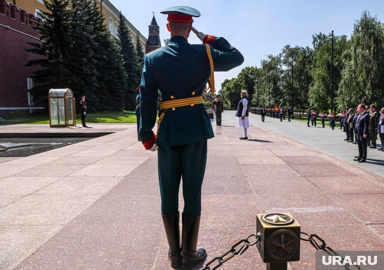 Моди посетил церемонию возложения цветов к Могиле Неизвестного Солдата в Александровском саду