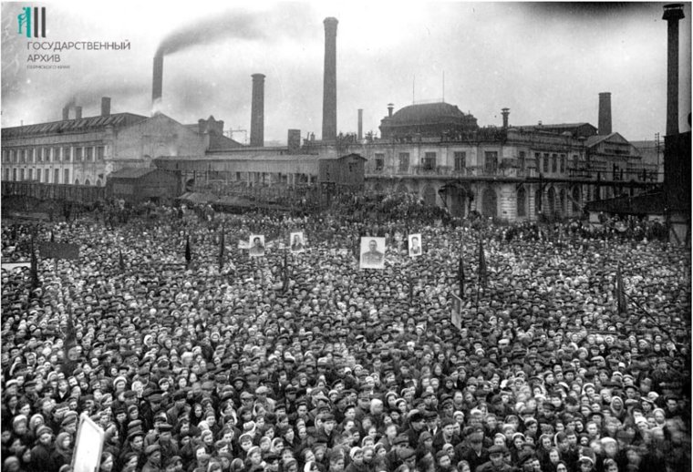 Митинг в Перми на заводе имени Ленина 9 мая 1945 года