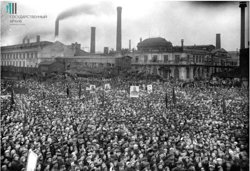 Митинг в Перми на заводе имени Ленина 9 мая 1945 года
