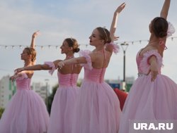 На празднике выступили хореографические коллективы