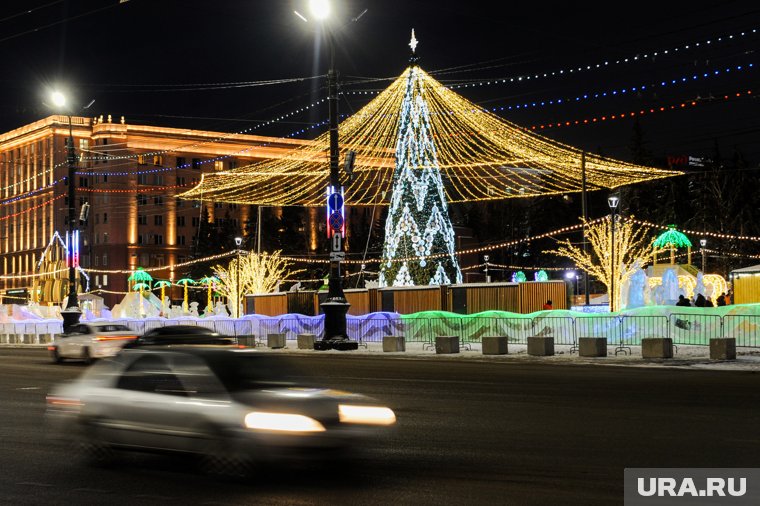 Ледовый городок на площади Революции начнут разбирать 18 февраля 