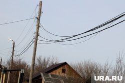 Девочки катались на квадроцикле по поселку