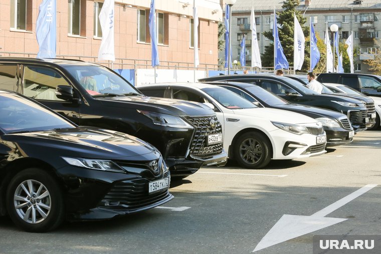 На челябинских дорогах чаще можно увидеть авто монохромных оттенков