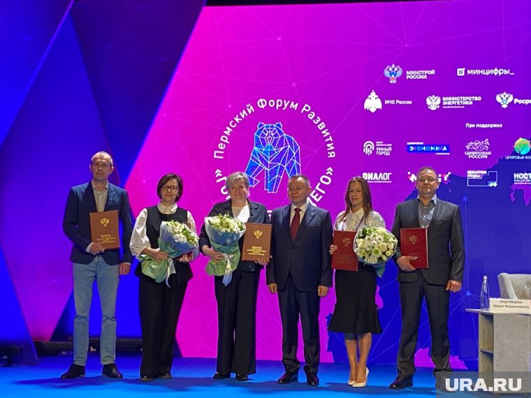 Общее фото с Иреком Файзуллиным после награждения