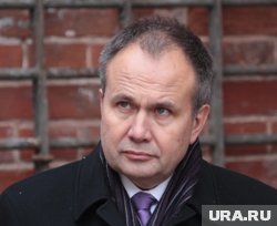 Олегу Чиркунову подарили пуд соли и костыль