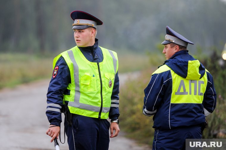 Дородные полицейские работали на месте ДТП в Тюменской области 14 октября