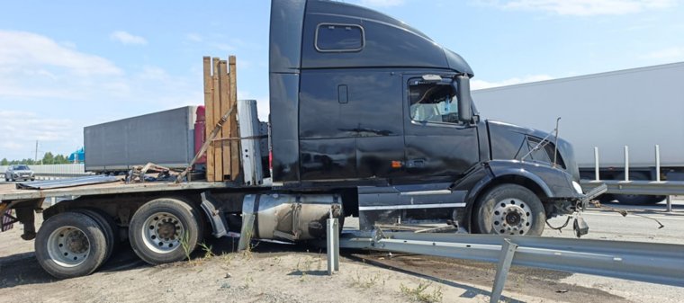 Водитель грузовика Volvo переутомился и попал в ДТП