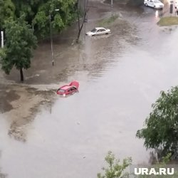 В Челябинске подтопило дороги Металлургического района