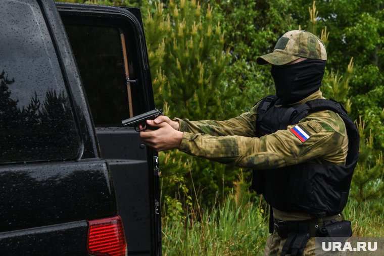 ФСБ задержала иностранцев, использовавших тайник в Курганской области