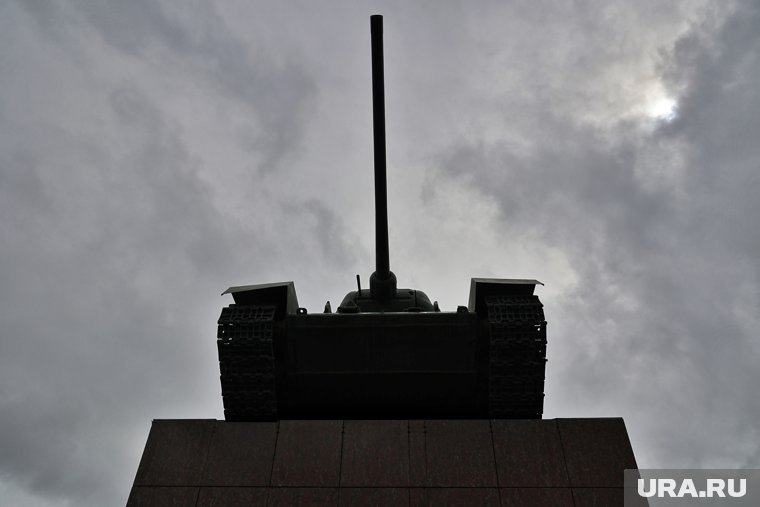 Командир экипажа «Бес» и механик-водитель «Ухо» приняли участие в Параде Победы