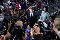 Влад Бумага принимал участие в «Прямой линии» с Путиным