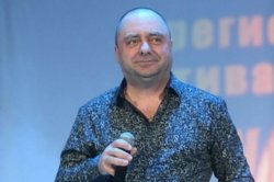 Тюменец пишет песни со школы