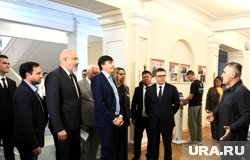 Сергею Кравцову (в голубом галстуке) показали работу Южно-Уральского педуниверситета