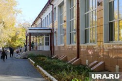 Подозрительный мужчина шел мимо школы в Березниках (архивное фото)