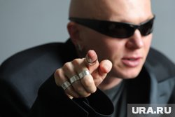 Стилист придает значение тем деталям образа, которые особенно необычны