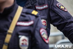 Силовики закрыли проход в офис УК