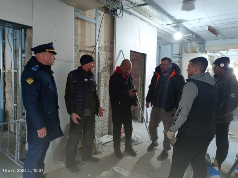 Прокуратура Еманжелинска контролирует ход проведения капитального ремонта зданий районной больницы