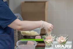 В тюменских кафе, где обедают офисные клерки, от консервированной продукции отказались в пользу замороженной