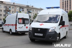 Врачи помогают пострадавшим и проводят госпитализацию