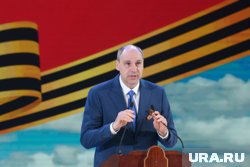 Денис Паслер вышел на шествие с портретом своего прадеда Михаила Рагозина