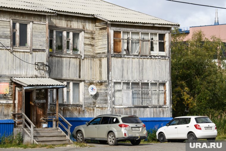Старые деревянные постройки в Салехарде ждут своей очереди на снос 