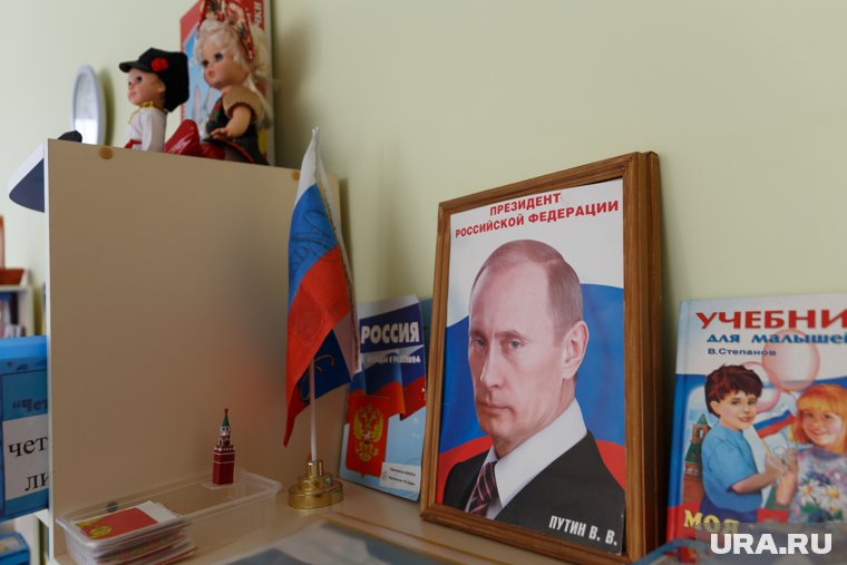 Не все родители, как отмечает Жабреев, занимаются воспитанием детей, поэтому эти функции берет на себя государство