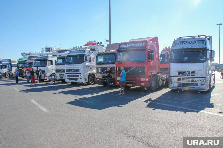 На границе России с Казахстаном стоят тысячи фур с грузами из Китая