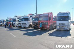 На границе России с Казахстаном стоят тысячи фур с грузами из Китая