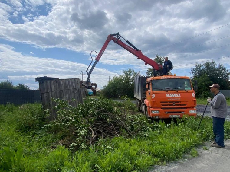 В поселке Смолино сносят незаконные заборы и постройки