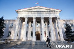 Кризис начался, когда по решению думы не переизбрали Ивана Карташова