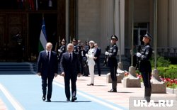 Президенты России и Узбекистана посадили голубую ель в Аллее почётных гостей