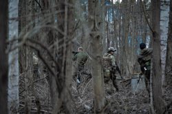 Военно-тактическая подготовка гражданского населения на полигоне. Пермь