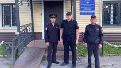 Полицейские помогли потушить пожар в селе Кипель