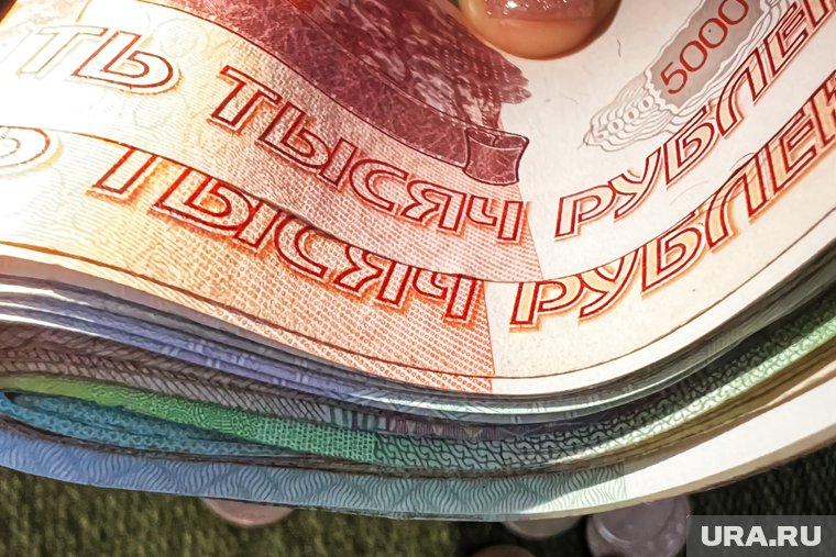 В ХМАО за год зарплаты выросли почти на 8%