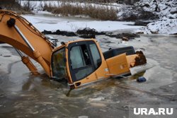 Рабочий утонул вместе с экскаватором на месторождении в ХМАО