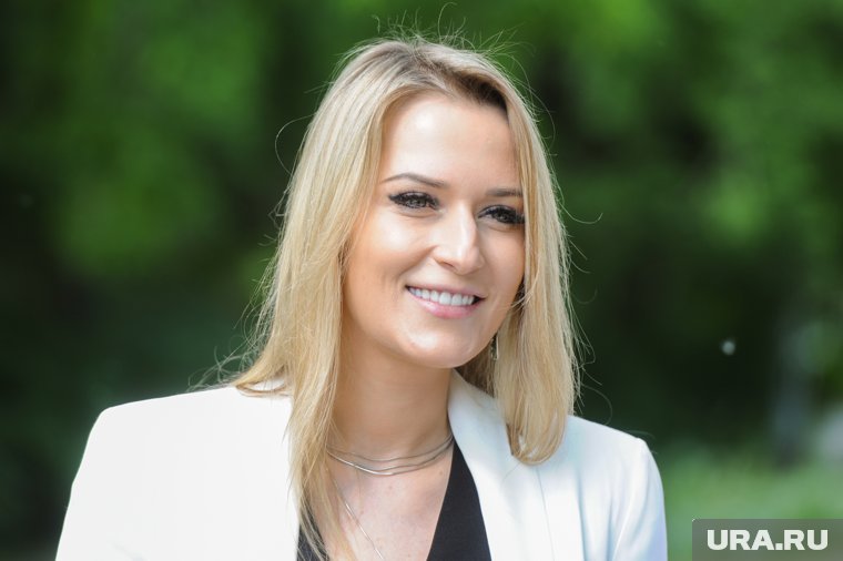 Яна Лантратова предложила ввести карту для приобретения педагогами литературы