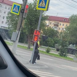 Перевернутый светофор на перекрестке Маркса-Пролетарская 