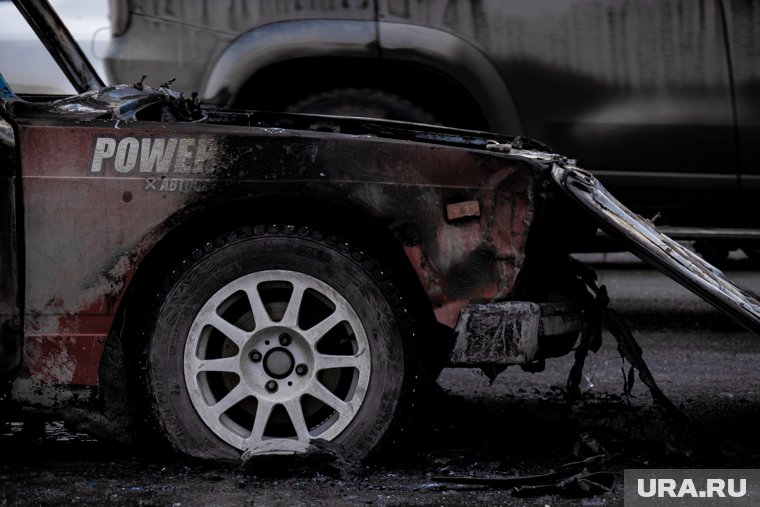 Подросток поджигал автомобили с помощью легковоспламеняющейся смеси