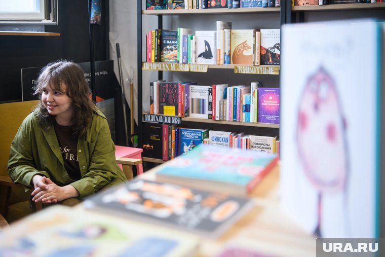  Анна Санина расскажет о том, какие интересные книги есть в магазине