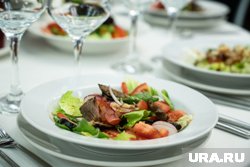 В ресторане подавали закуски
