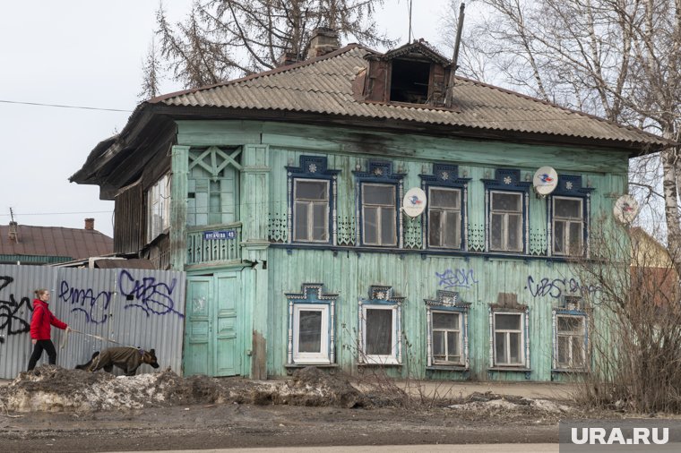 Молодые люди ездили по городам и наносили на фасады зданий оттиски запрещенных магазинов