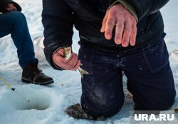 Богатый улов ждал рыбака на озере