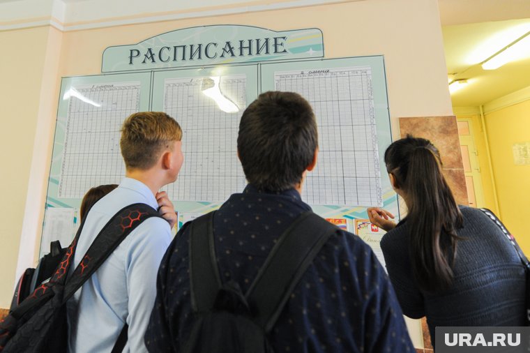 Педагогов ожидали занятия в ранние утренние и поздние вечерние часы с продолжительными перерывами между парами